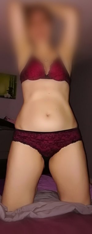 Marie-béatrice escorts in Clydebank, UK